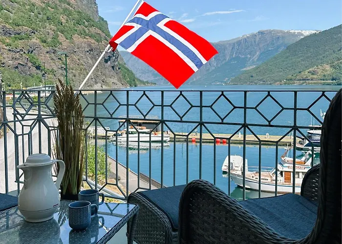 Svingen Guesthouse - Panoramic Fjord Views In Flam