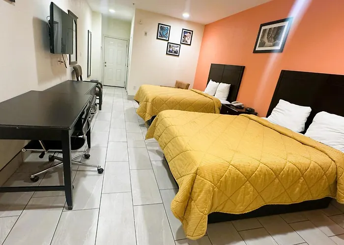 Pecan Valley Inn & Suites