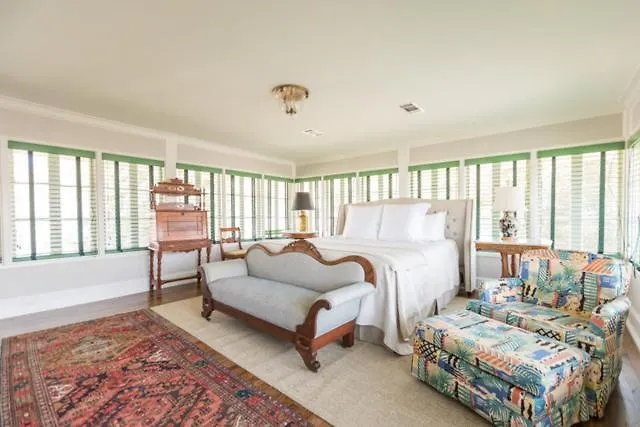 Clifton House - Big River North - Queen Suite, Mississippi River Views