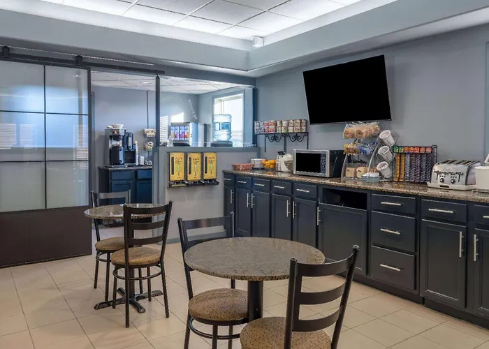 Super 8 By Wyndham Edmonton International Airport
