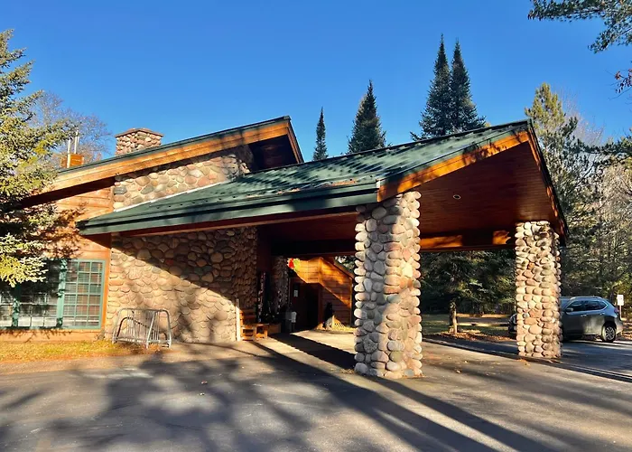 Whitetail Lodge