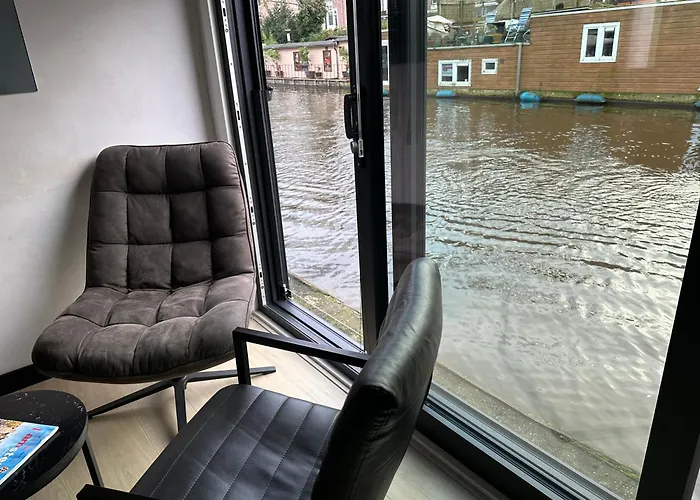 Amsterdam-Houseboat-Amstel Hotel