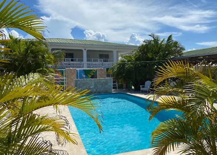 El Flamingo Beach Club