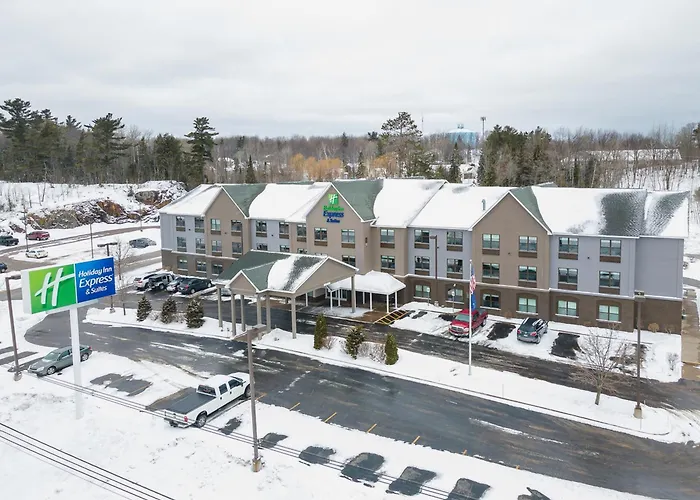 Holiday Inn Express & Suites Marquette By Ihg