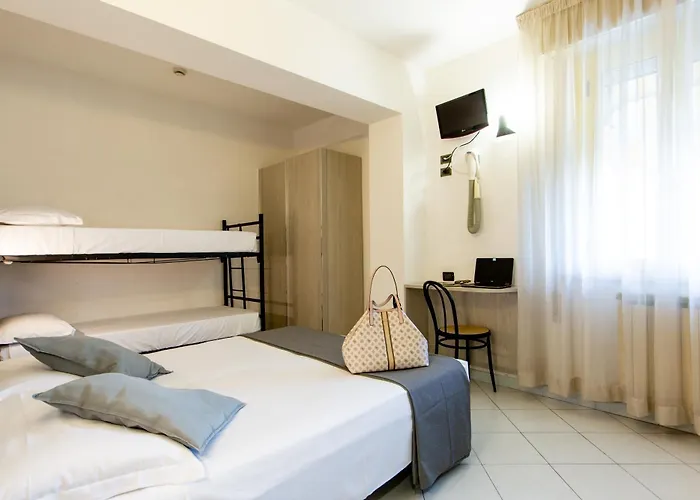 Hotel Marzia Con Piscina