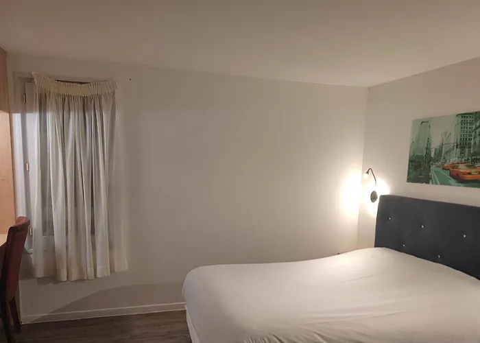 Fasthotel Paris Ouest