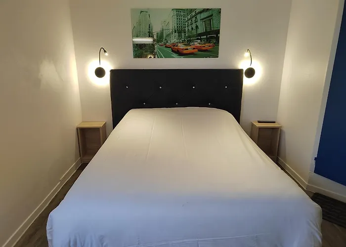 Fasthotel Paris Ouest