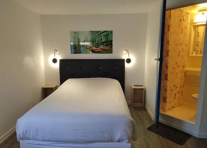 Fasthotel Paris Ouest