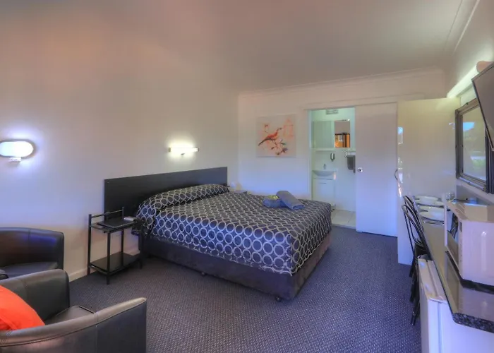 Twin Swans Motel