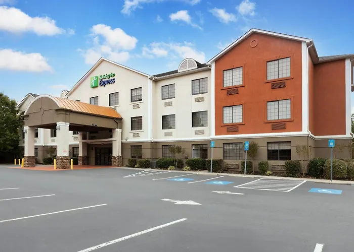 Holiday Inn Express & Suites Acworth - Kennesaw Northwest By Ihg
