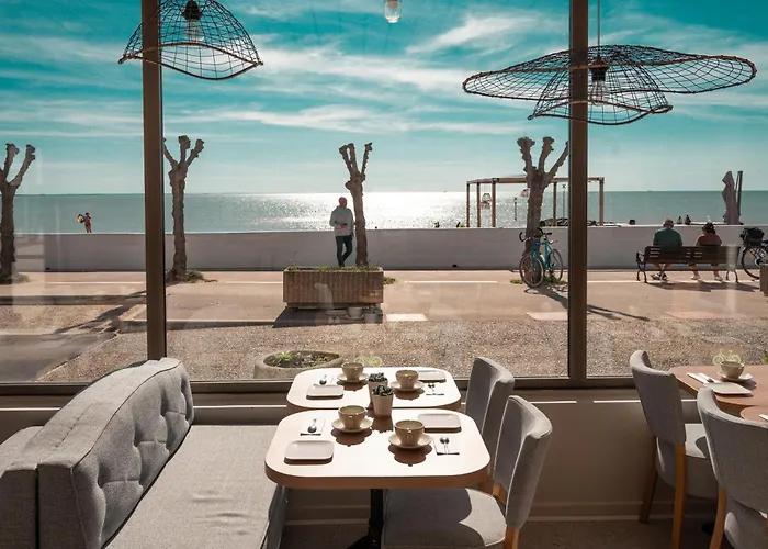 Hôtel Le Rivage vue sur mer - LOGIS - Châtelaillon-plage