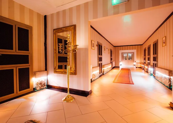 Palac Wiechlice - Hotel, Restaurant, Spa