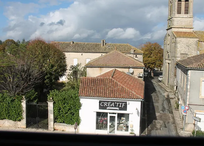 Logis Hotels- Auberge de la Tour - Hôtel et restaurant