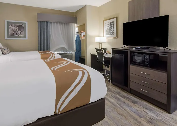 Quality Inn & Suites Roanoke - Fort Worth North