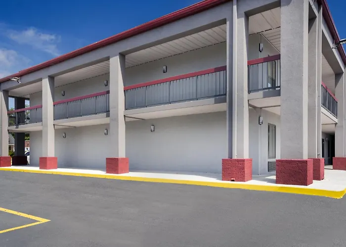 Red Roof Inn & Suites Statesboro - University