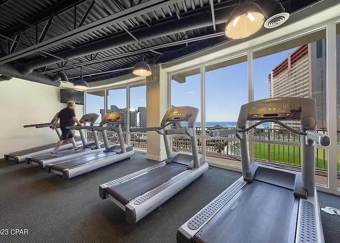 Laketown Wharf Resort: Family-Friendly Beachfront Condos with Lake Views