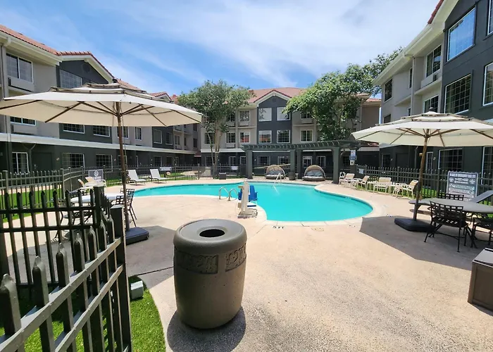La Quinta By Wyndham Dallas - Addison Galleria