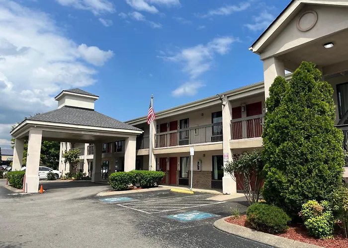Econo Lodge Inn & Suites Shopping District