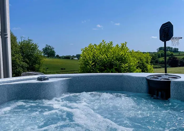 The Retreat, Sauna & Hot Tub, Charming & Cosy Gem