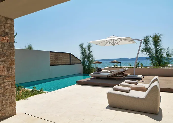 W Costa Navarino