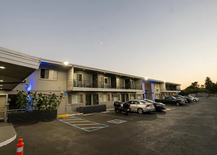 Seaside Inn & Suites