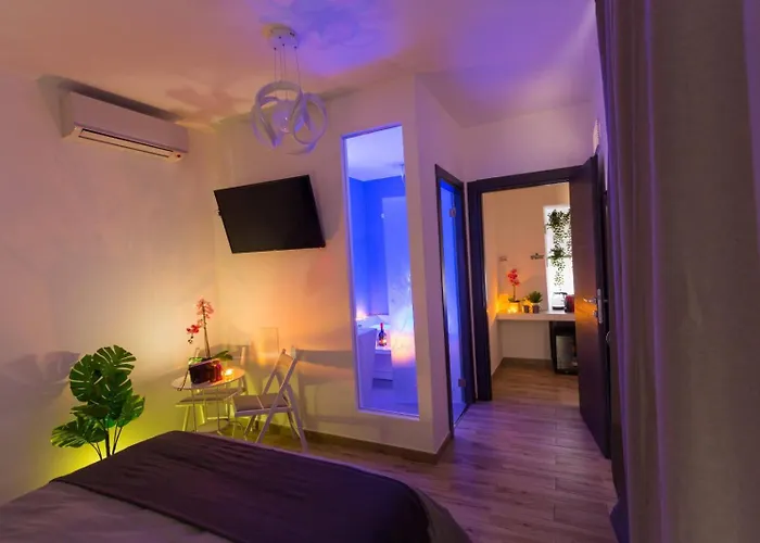 Etnea 208 Luxury Jacuzzi Suite