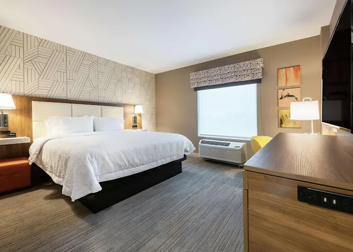 Hampton Inn & Suites