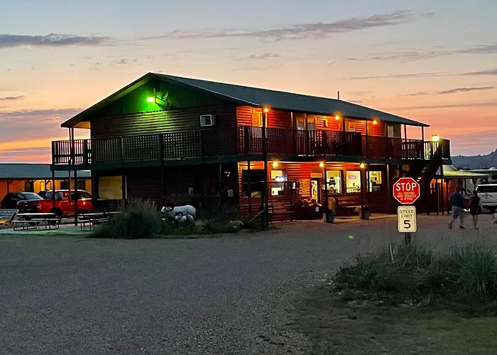 Badlands Hotel & Campground