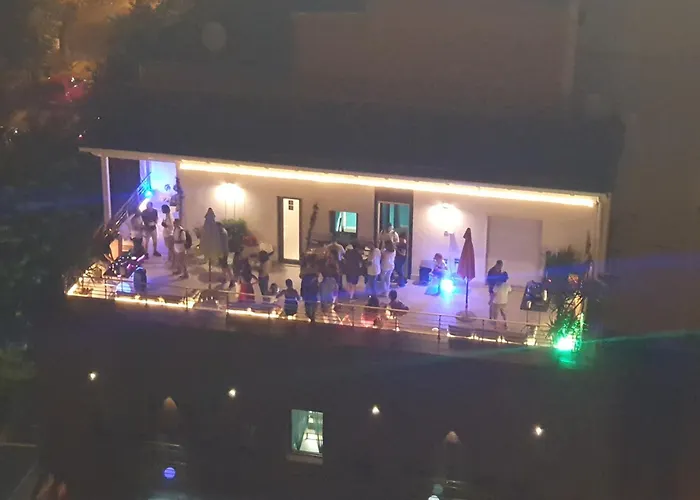 DEL CORSO - Foggia - AMBIENTE SANIFICATO CON GENERATORE DI OZONO E LAMPADE GERMICIDA AD OZONO PER LA DISINFEZIONE DI ARIA E AMBIENTI - Parcheggio Custudito A Pagamento - Netlifix TV