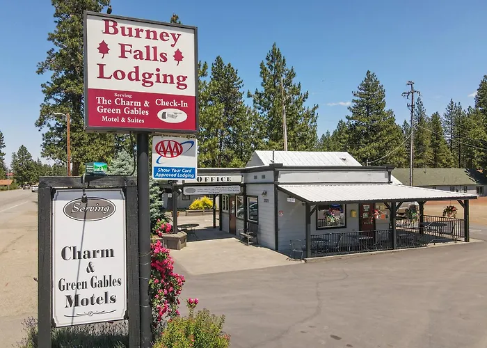 Charm Motel & Suites