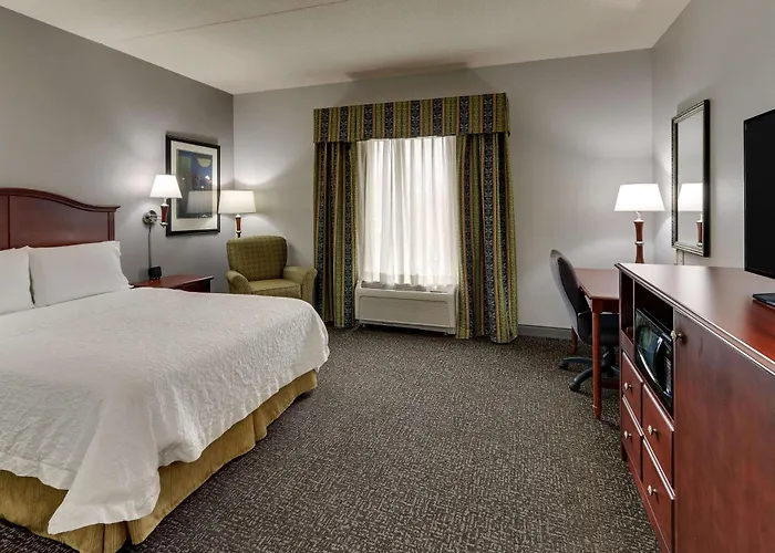 Hampton Inn & Suites Indianapolis-Airport