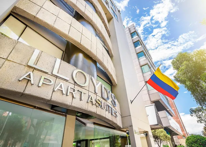 Lloyds Apartasuites Parque 93