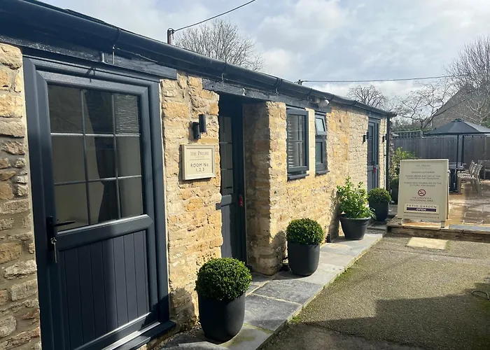 Priory Tearooms Burford With Rooms