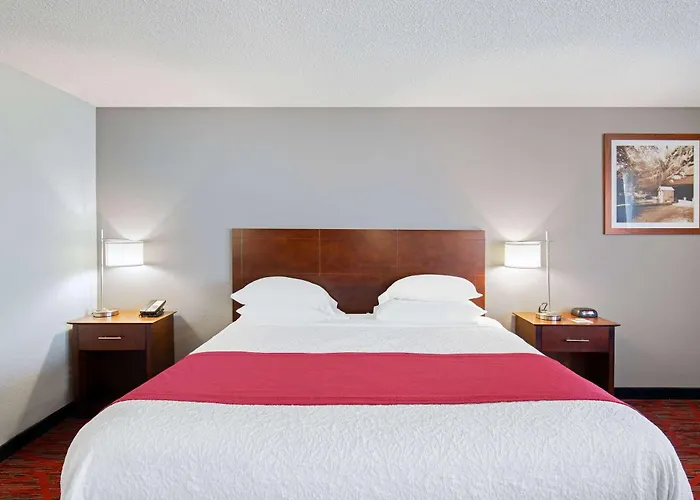 Ramada By Wyndham Bowling Green