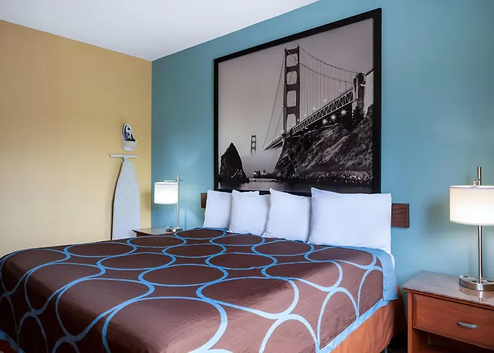 Super 8 By Wyndham Salisbury