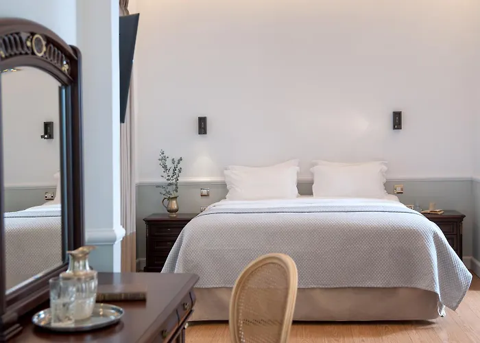 Acropolis Ami Boutique