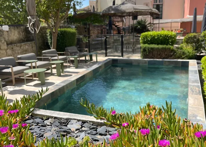Le Victoria Boutique - Charme Au Coeur Du Village Historique - Accueil Velo - Seminaire - Bar Lounge - Piscine