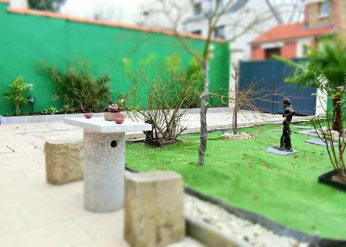 Villa FOCH - Maison familiale à 20 min de Paris, Disney et la Vallée Village avec balcon et jardin privatif