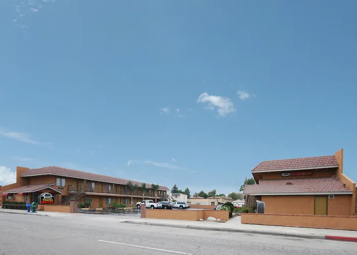 Santa Clarita Motel - Near Six Flags Magic Mountain - Valencia