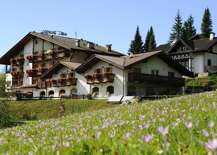 Alpine Touring Hotel-Petfriendly