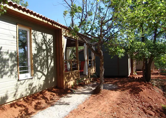 La Colline des Ocres Village de vacances 3 étoiles Apt