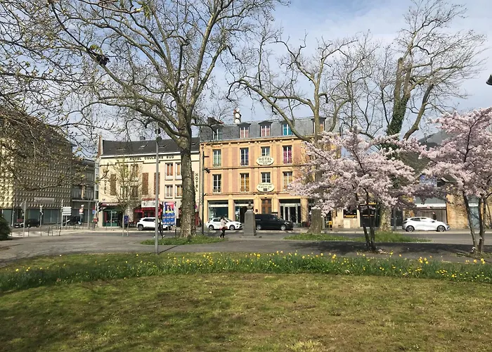 Hotel Couleurs Sud 46 Chambres Avec Ascenseur Et Bar-Restaurant Centre Ville-Gare Charleville-Mézières