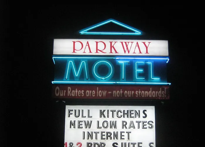Parkway Motel & European Lodges