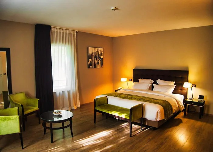 Amicitia - Hotel & Restaurant LʼIsle-Adam