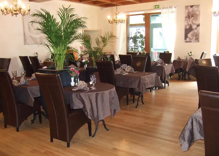Hotel Logis L'Ecu De France à Mauriac 