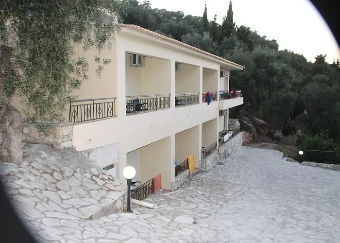 Amfitriti Hotel & Studios