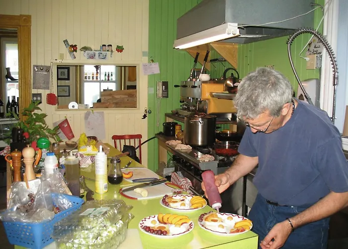 Auberge du Café chez Sam Baie-Sainte-Catherine