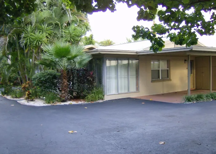 Turtle Crawl Inn - Longboat Key