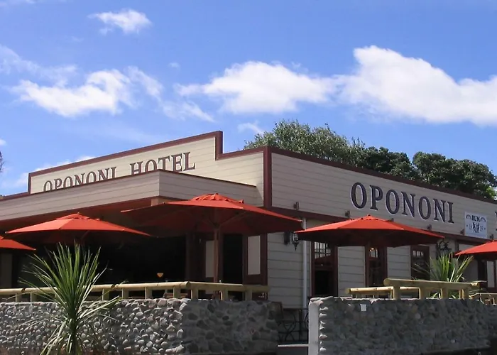 Opononi Hotel