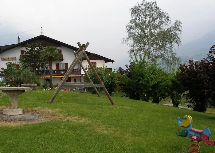 Hotel Garni Schneeburghof Tirolo